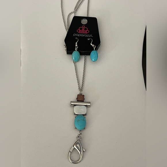NWT PAPARAZZI NECKLACE & EARRINGS SET. Silver-Tone & Turqoise colored settings. - Picture 4 of 7